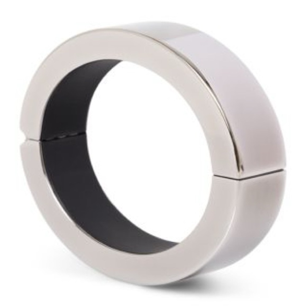 🆕 📱Q bracelet📱 Chrome Wearable Charging Bracelet